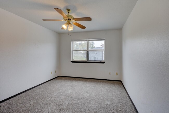 Building Photo - 717 N Walker St