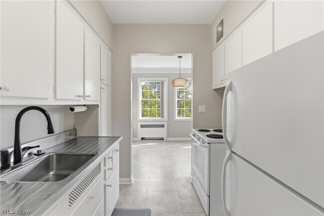 Building Photo - 15820 Van Aken Blvd