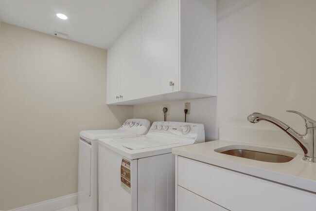 Building Photo - 5380 N Ocean Dr