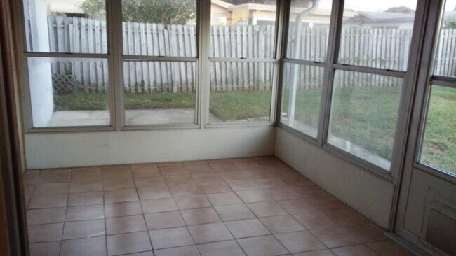 Building Photo - Charming 3/1.5/1 1000 Sq. Ft. home with a ...