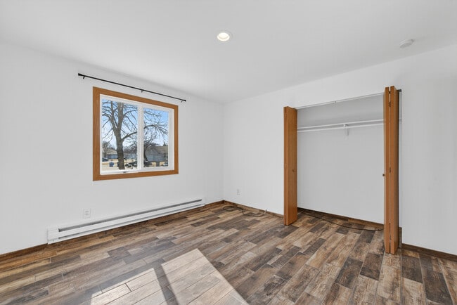 Building Photo - 1142 Ohio Ct