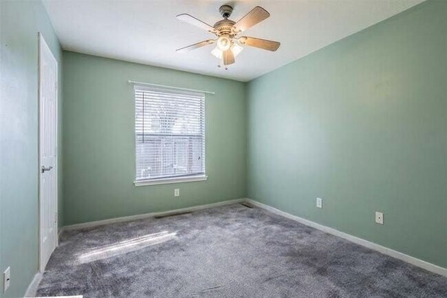 Building Photo - 221 Armand Bay Dr