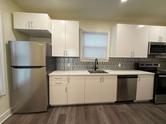 Building Photo - Now showing updated 3BR 1.5 bath house!