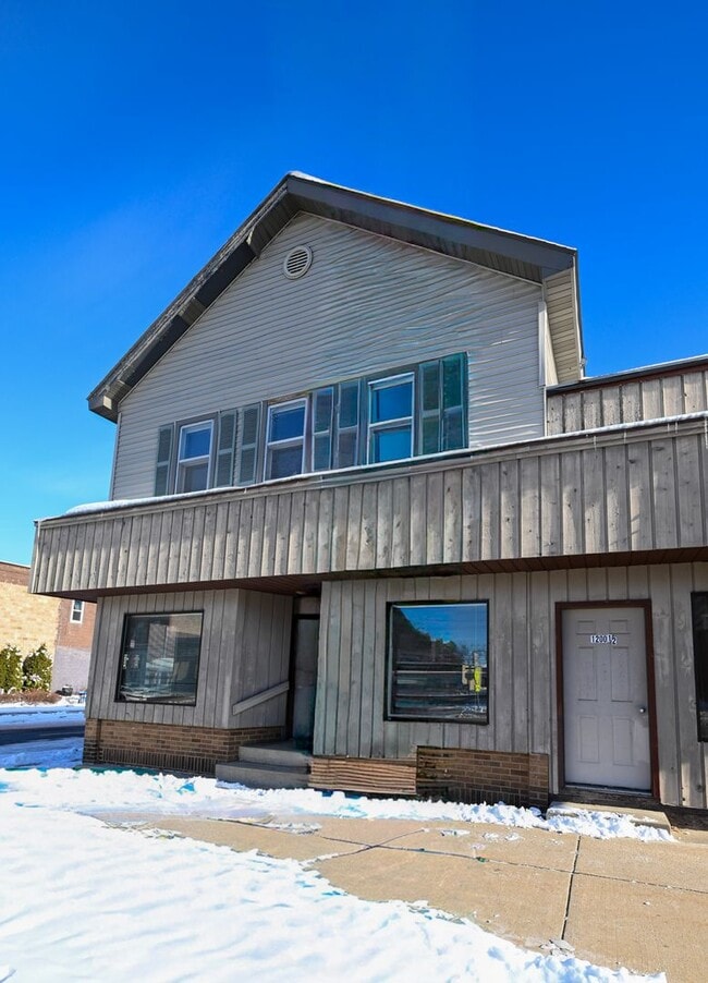 Building Photo - 1200 1/2 Superior Ave