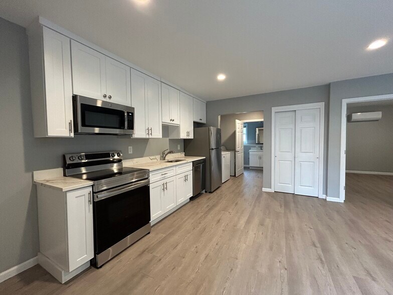 Building Photo - 64 Wooster St