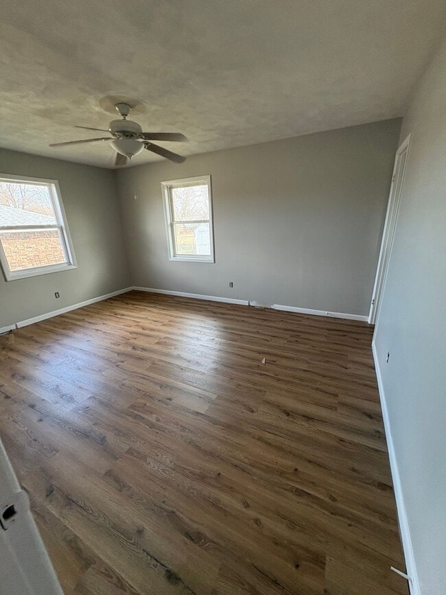 Building Photo - 1303 E Division St