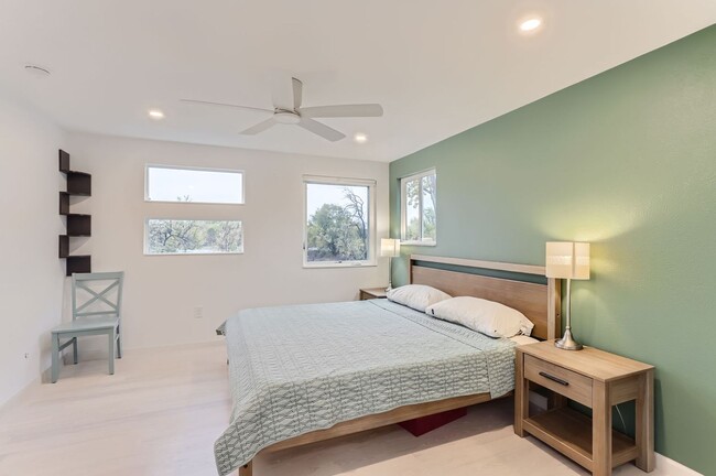 Building Photo - Basement Bedroom