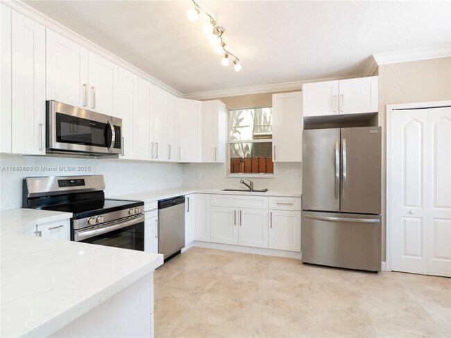 Building Photo - 16523 SW 66th St