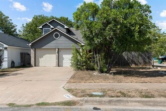 Building Photo - 2304 Klattenhoff Dr