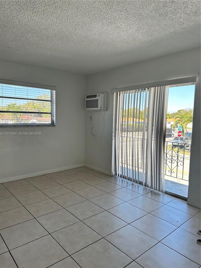 Building Photo - 543 SW 37th Ave