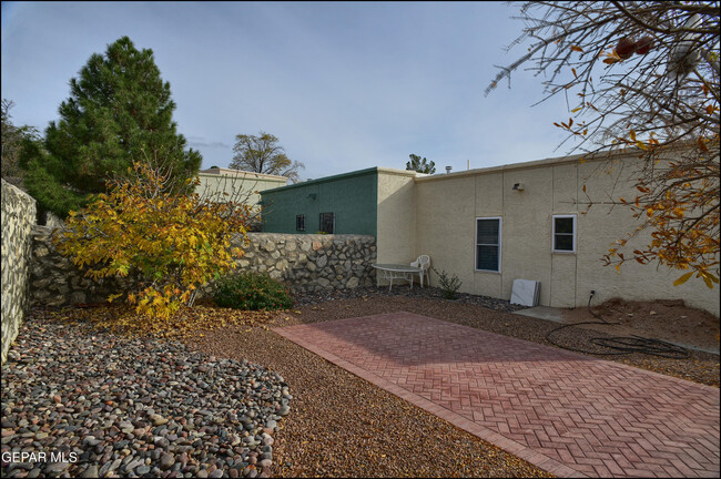 Building Photo - 237 S Alto Mesa Dr