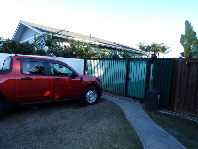 Building Photo - 739 Twin Oaks Ave