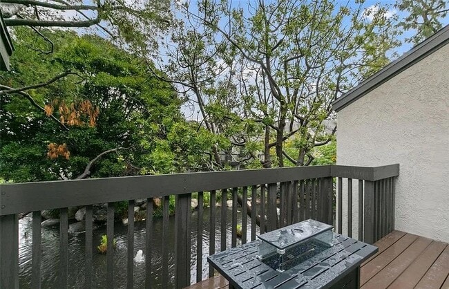 Building Photo - 2526 W MacArthur Blvd