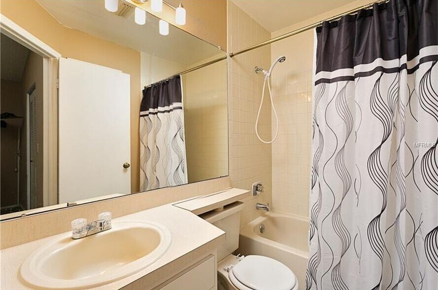 Building Photo - 7617 tamarind ave