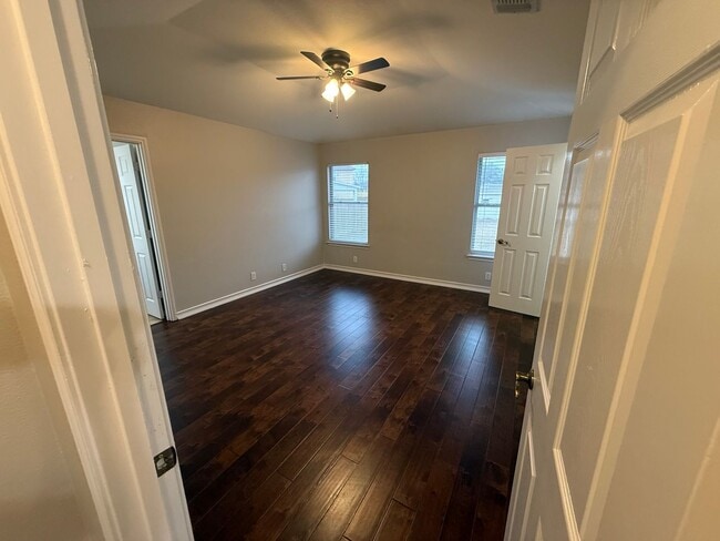 Building Photo - "Beautiful 4-Bed, 2-Bath Home in Emerald Valley – Lease for $1,725 (15 Months)