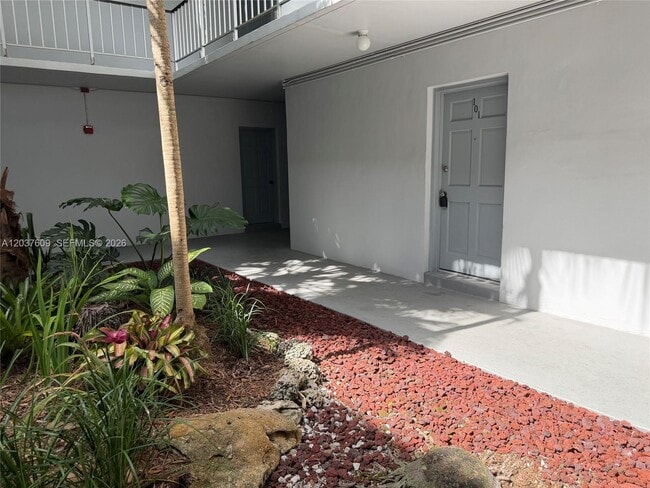 Building Photo - 9621 SW 77th Ave