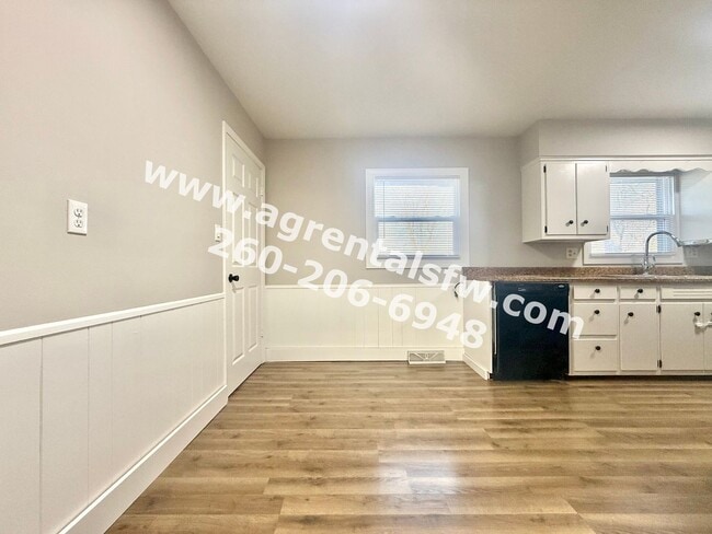 Building Photo - 3 Bedroom House