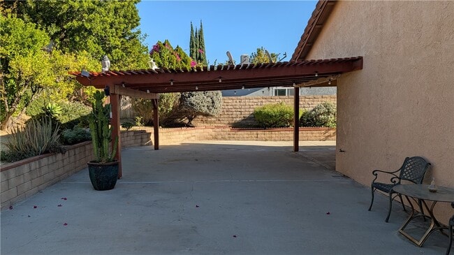 Building Photo - 19143 E Aurora Dr