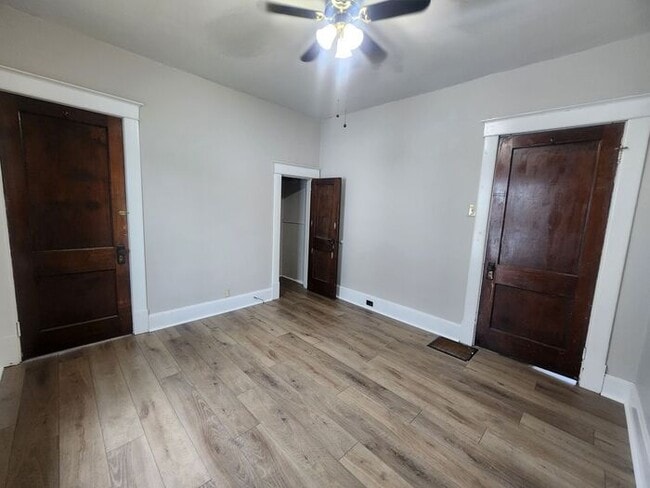 Building Photo - Large Family Home in Clinton