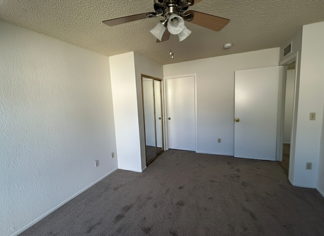 Building Photo - 10318 Commerce Ave