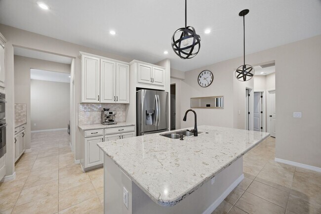 Building Photo - Resort Style Amenities near Gulf Beaches