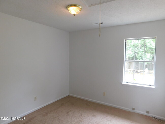 Building Photo - 132 Witten Cir