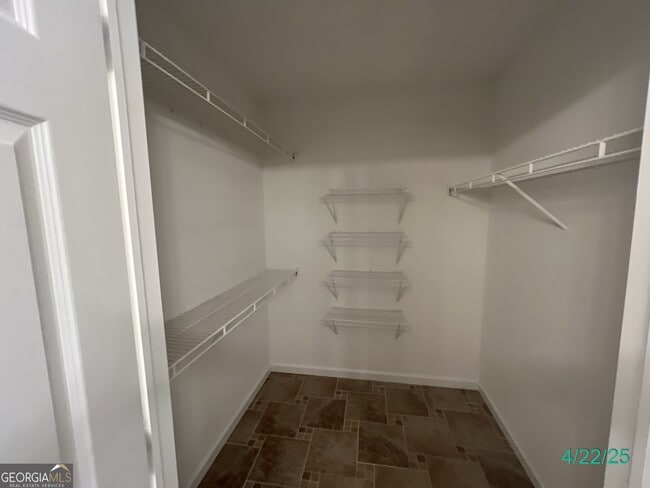 Building Photo - 716 Wilkes Dr