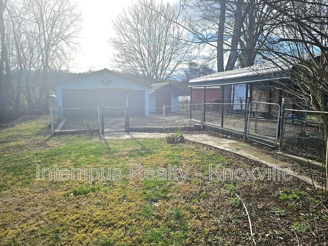 Building Photo - 424 E Moody Ave