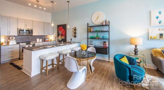 Building Photo - 650 E Brooklyn Vlg Ave