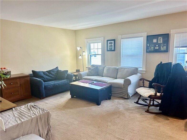 Building Photo - 387 Lloyd Ave