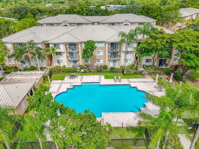 Building Photo - 1000 Crestwood Ct S