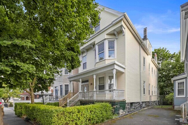 Building Photo - 11 Hudson Pl