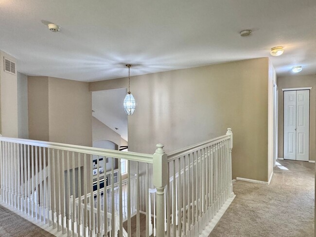 Building Photo - Spacious, Highlands Ranch Home Featuring 4...