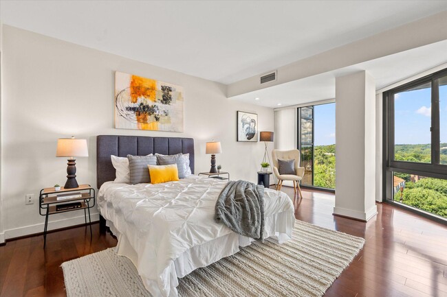 Building Photo - 1530 Key Blvd