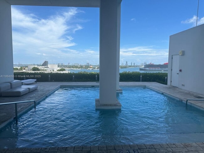 Building Photo - 1040 Biscayne Blvd