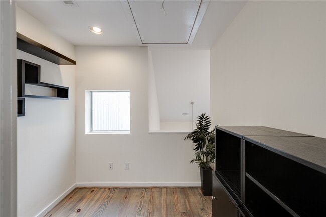 Building Photo - 807 Robin St