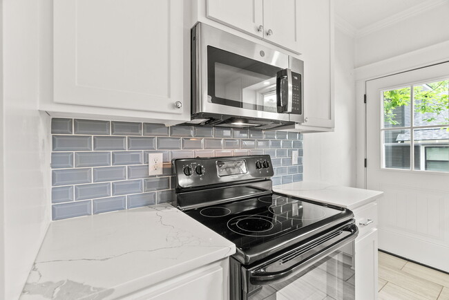 Building Photo - 4905 Lee Ave