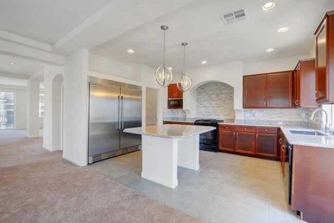 Building Photo - HUGE 3 Story, 5 Bedroom Home in the Southwest!