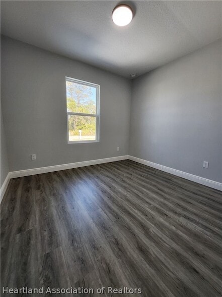 Building Photo - 6918 Dickinson Dr