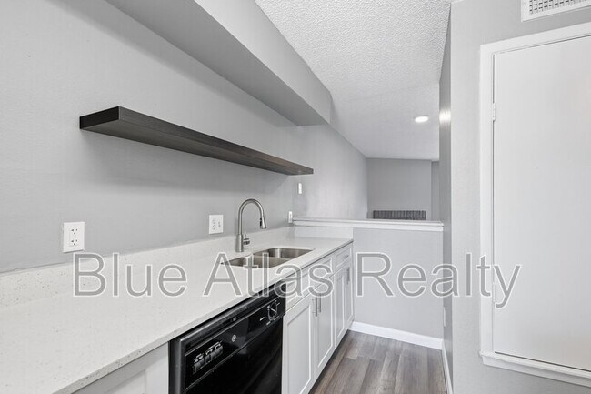 Building Photo - 8108 Foxfire Ln