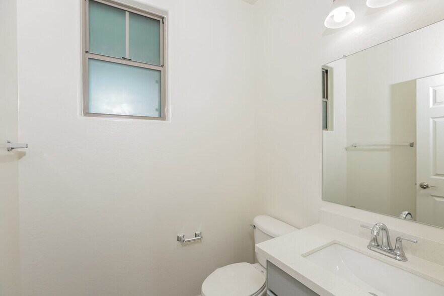 Building Photo - 4043 W Pedro Ln