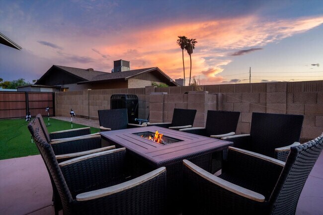 Building Photo - 5747 N 48th Ln