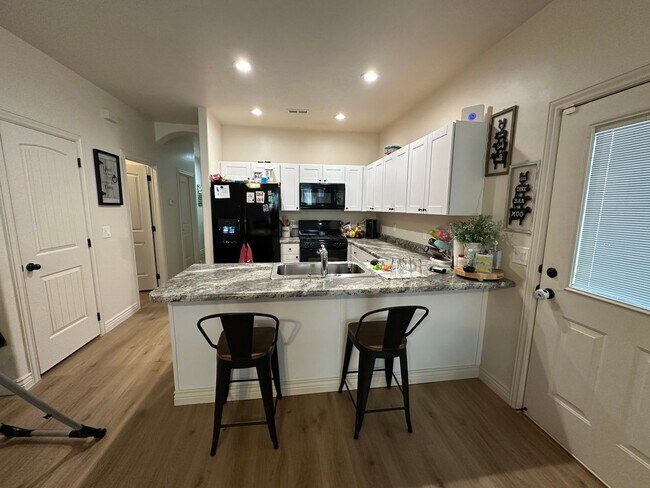 Building Photo - 896 S 110 W