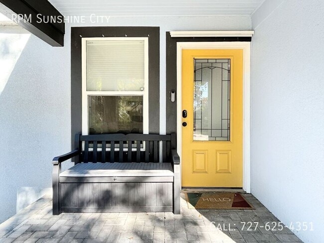 Building Photo - 908 E Cayuga St