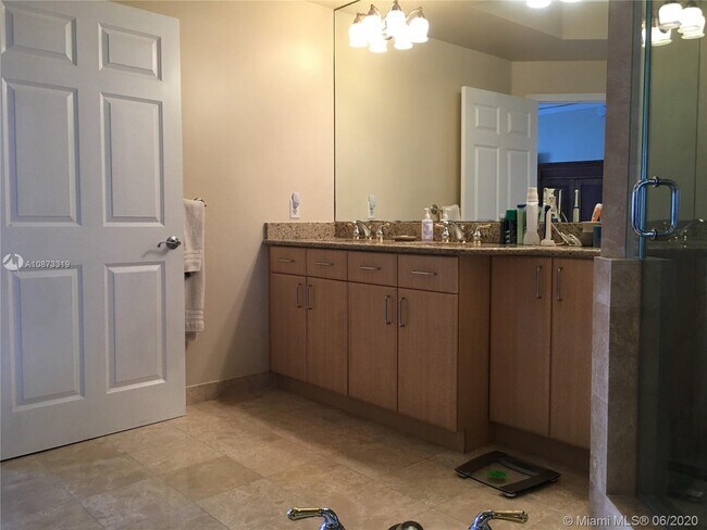 Building Photo - 100 S Birch Rd