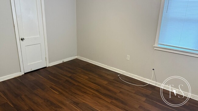 Building Photo - 1014 Shawnee St