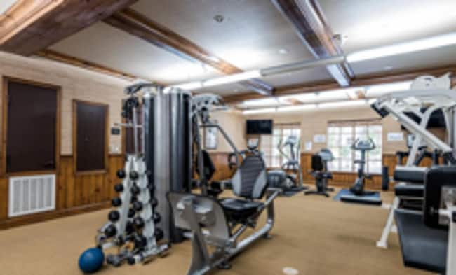 Building Photo - Updated Top Floor Unit -- Perfect Commuter Location -- Walking Distance to Laurel Street -- Must ...