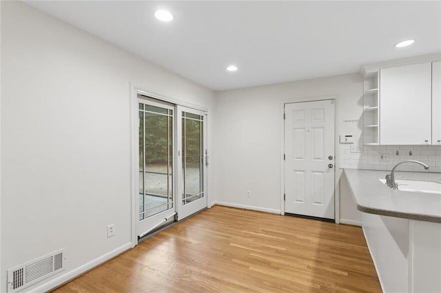 Building Photo - 4775 Merlendale Ct NW