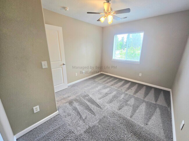 Building Photo - 17923 SW Niks Dr