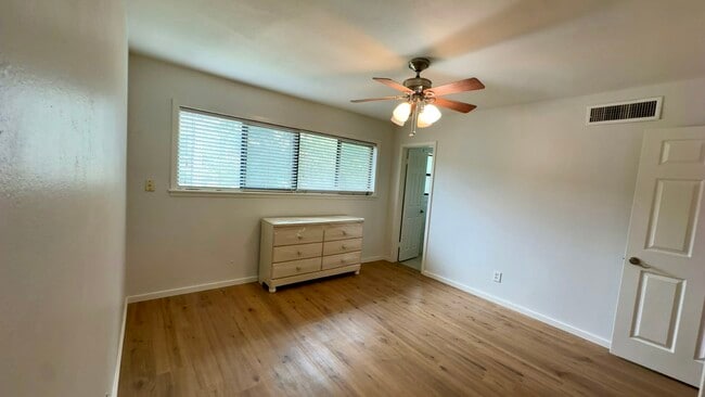 Building Photo - 3809 N Braeswood Blvd